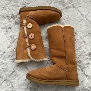 UGG Bailey Button Triple Boot Women's size 7